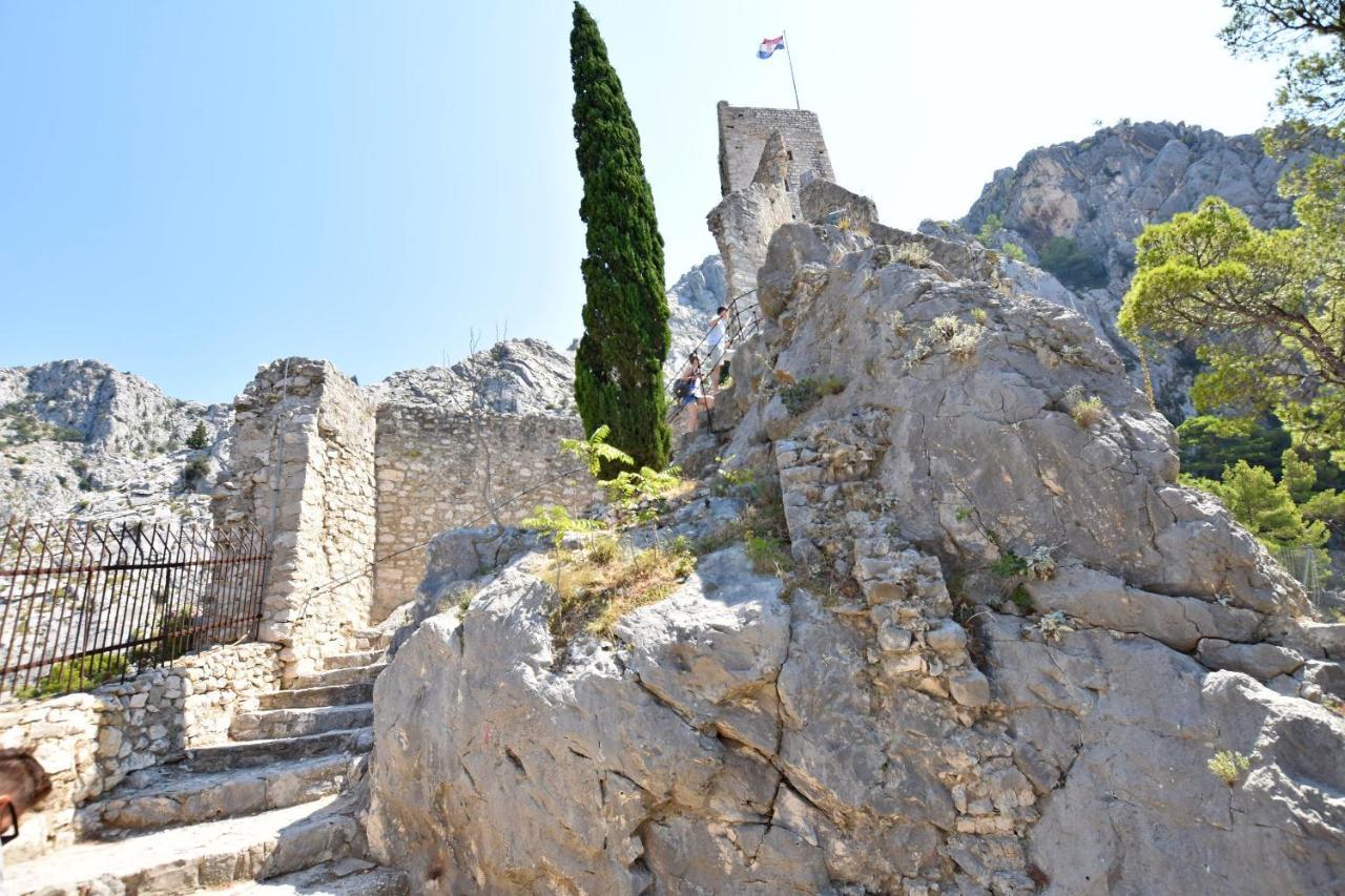 Apartments Mira Omiš Eksteriør bilde